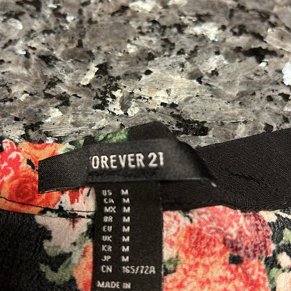 5 items Forever 21 BUNDLE - 2 skirts, 1 short, 1 short sleeve, 1 onesie bodycon - Picture 10 of 16